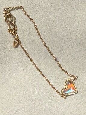 Kendra Scott Ari Heart Bracelet – Iridescent Heart Gold Tone